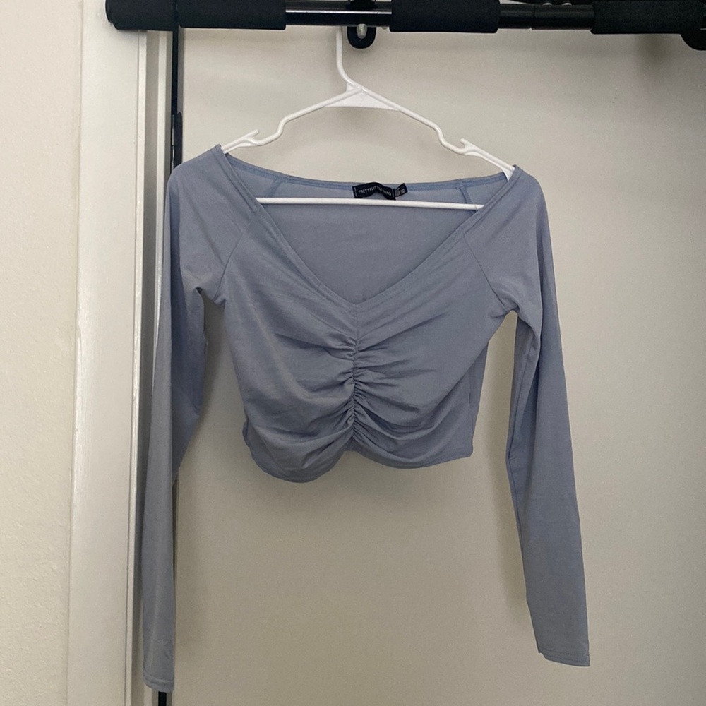 pretty little thing size 6 cropped violet top